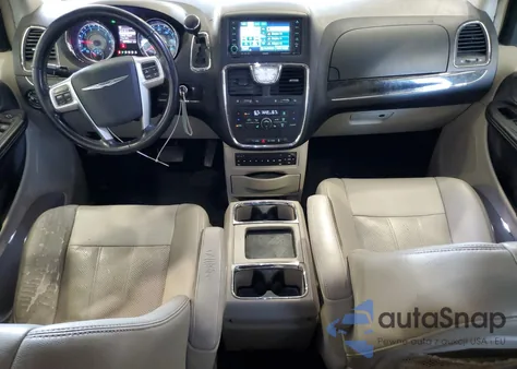 2011 Chrysler Town & Country Touring L z USA, uszkodzony, nr VIN 2A4RR8DG3BR713271